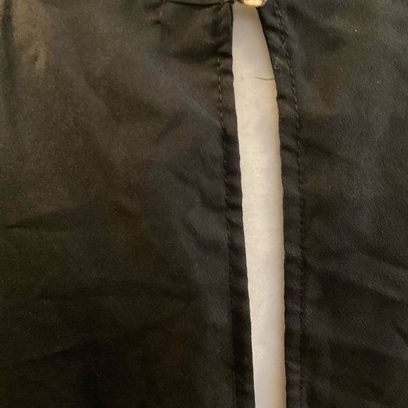 “H&M FLORAL SPLIT BACK “ Short Sleeved Top. - Picture 10 of 15